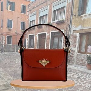 🆕🇮🇹Italian handmade genuine leather Crossbody Bag with Gold Accent